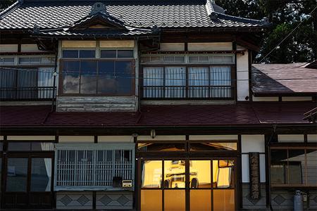 GI認証日本酒「堀の井・純米大吟醸吟ぎんが720ml」と陶器ぐい呑みセット（AZ014-1）