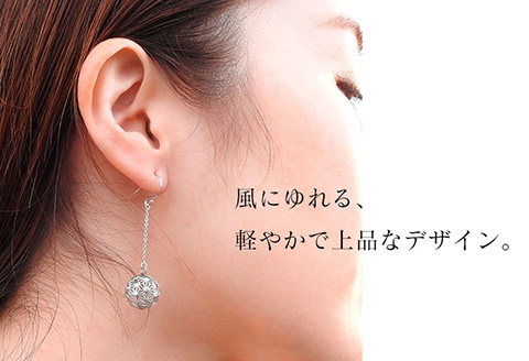 【和柄シリーズ】揺れるピアス　麻の葉模様の透かしボール