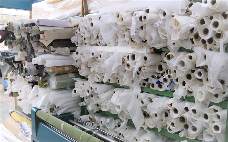 カーテン生地ハギレ　バラエティーセット（中） / 生地 布 はぎれ 詰め合わせ セット ハンドメイド 手芸 手作り ソーイング パッチワーク トートバッグ ランチョンマット 上履き入れ シューズ入れ 入園 入学 かわいい シンプル【cbi923-set-kiji-m】