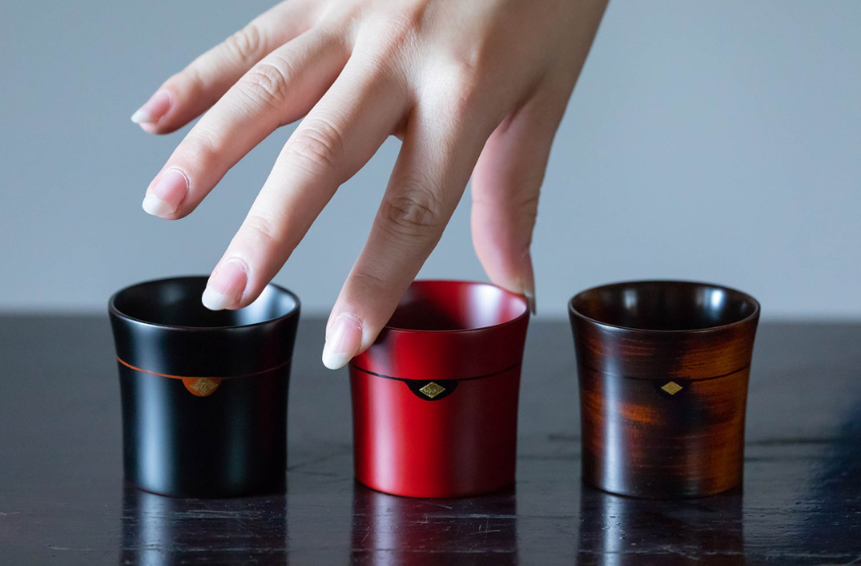 栃ぐいのみ１個　(木目) / 漆器 お酒 おちょこ ぐいのみ グラス 食器 漆塗 うるしぬり 手塗り 木製 伝統工芸品 和 お正月 高級 結婚 新築祝い お祝い 贈答 贈り物 プレゼント ギフト 香典返し お返し おもてなし【ocy924-gui-1-wA】