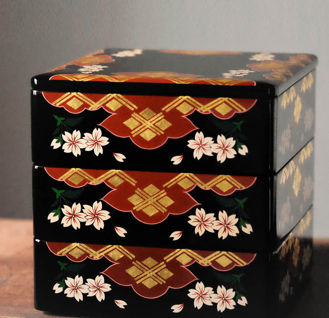 秀衡塗　秀衡さくら重(3段・7寸) / 漆器 食器 重箱 お重 漆塗 うるしぬり 手塗り 木製 伝統工芸品 和 お正月 おせち 高級 結婚 新築祝い お祝い 贈答 贈り物 プレゼント ギフト 香典返し お返し おもてなし【ocy925-ojyu-sak-3A】