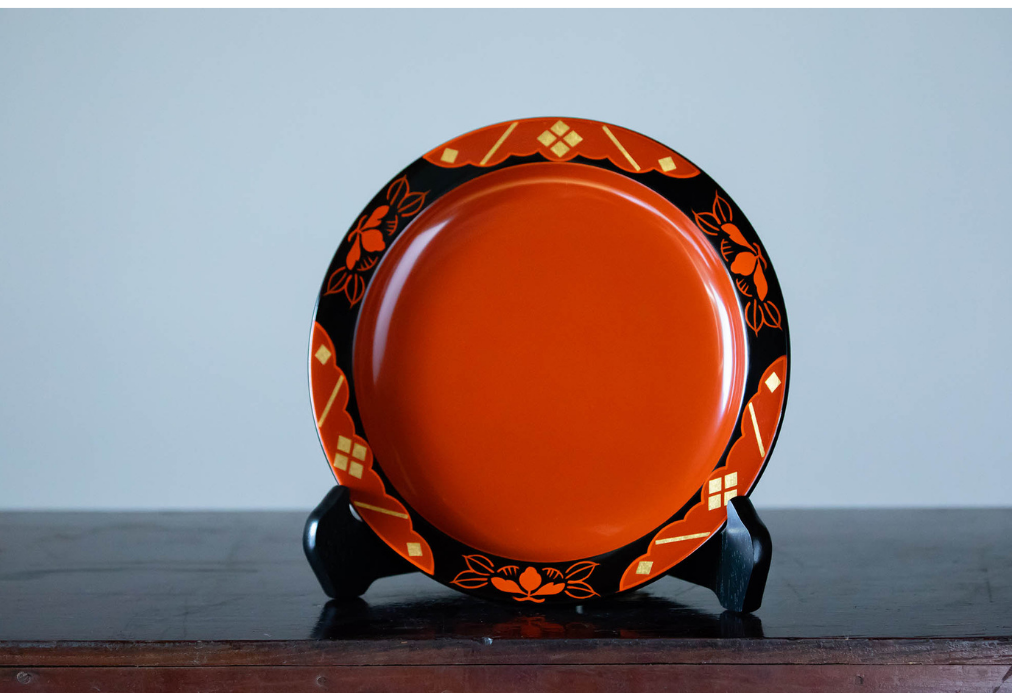 秀衡塗　翁皿　秀衡椿紋 / 漆器 食器 銘々皿 漆塗 うるしぬり 手塗り 木製 伝統工芸品 和 お正月 高級 結婚 新築祝い お祝い 贈答 贈り物 プレゼント ギフト 香典返し お返し おもてなし 東京オリンピック パラリンピック 大会記念品【ocy925-oki-tsu-1】