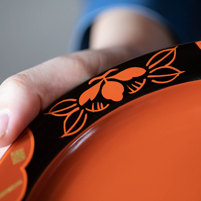 秀衡塗　翁皿　秀衡椿紋　10個入 / 漆器 食器 銘々皿 漆塗 うるしぬり 手塗り 木製 伝統工芸品 和 お正月 高級 結婚 新築祝い お祝い 贈答 贈り物 プレゼント ギフト 香典返し お返し おもてなし 東京オリンピック パラリンピック 大会記念品【ocy925-oki-tsu-10A】