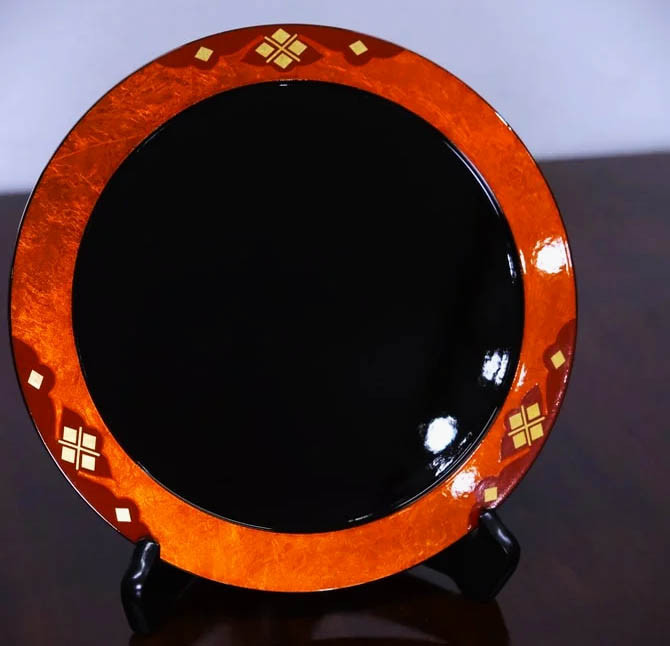 秀衡塗　盛皿　白檀プレート　丸 / 漆器 食器 プレート 漆塗 うるしぬり 手塗り 木製 伝統工芸品 和 お正月 高級 結婚 新築祝い お祝い 贈答 贈り物 プレゼント ギフト 香典返し お返し おもてなし【ocy925-r-byaku-1A】