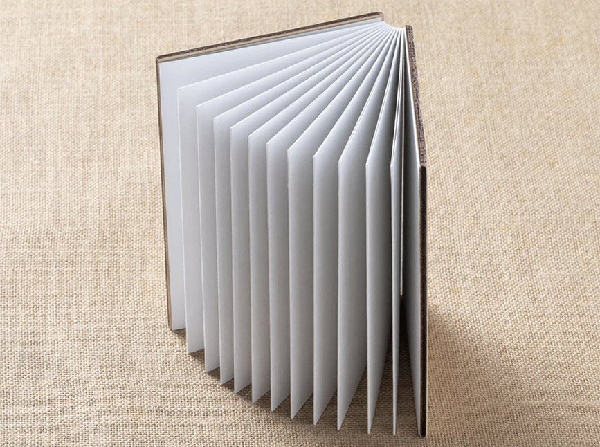 木製レトロ風御朱印帳 / ご朱印帳 木製 お寺 神社 巡り お参り 参拝 旅行 奉書紙 蛇腹式 じゃばら レトロ かわいい おしゃれ かっこいい ギフト プレゼント 贈り物 誕生日 お祝い 記念品【ksi916-goshuin-wA】