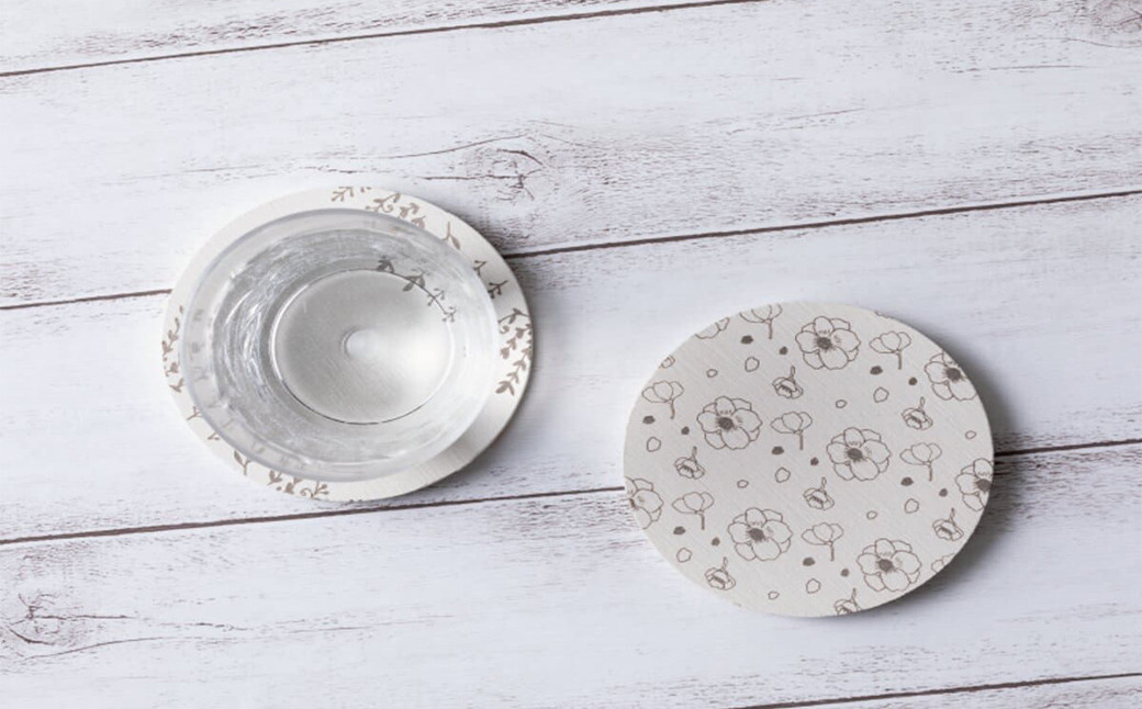 【５枚セット】彫刻・珪藻土コースター / 珪藻土 アスベスト不使用 除湿 耐熱性 耐火性 消臭 吸水 丸 白 ホワイト 和柄 幾何学 おしゃれ かわいい 可愛い かっこいい プレゼント ギフト 贈答 贈り物 お祝い【ksi919-chkk-5A】