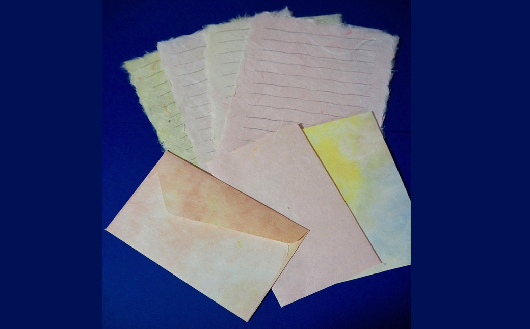 平泉のかをり　文香とレターセット / 香り袋 かおりぶくろ 匂い袋 サシェ フレグランス 和紙 便箋 封筒 文房具 手紙 手紙セット お礼状 手すき 手作り 手作り 藤原冬嗣公 平安時代 再現 黒方 おしゃれ シンプル かわいい【kwr916-set-1x1A】