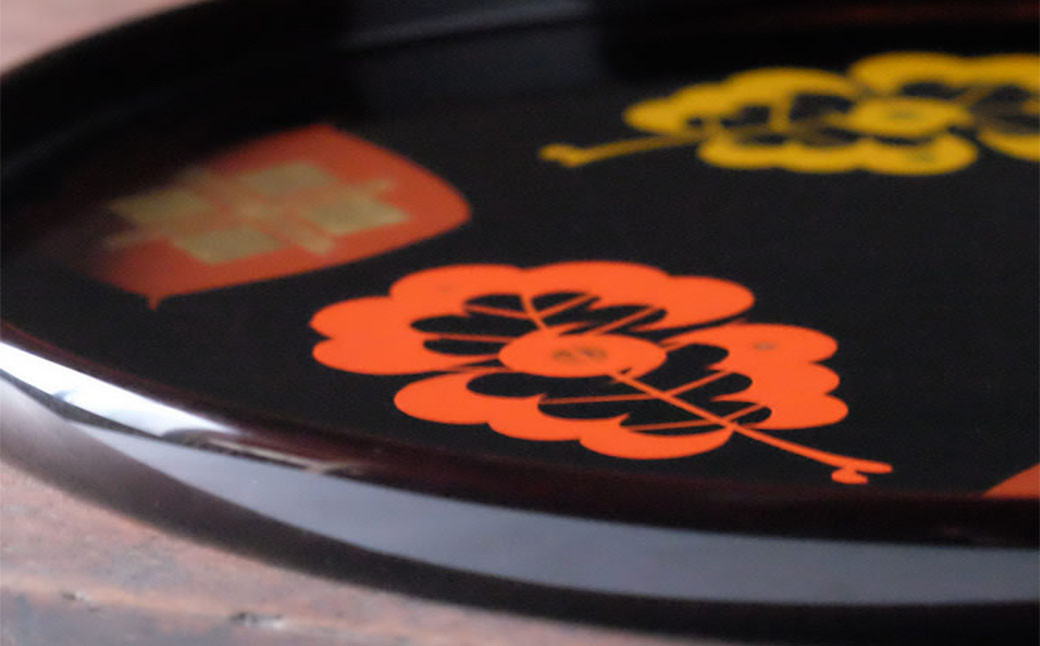 秀衡塗　丸盆　30㎝　柏紋 / 漆器 食器 お盆 漆塗 うるしぬり 手塗り 木製 伝統工芸品 和 お正月 高級 結婚 新築祝い お祝い 贈答 贈り物 プレゼント ギフト 香典返し お返し おもてなし【ocy925-r-kas-30-1】