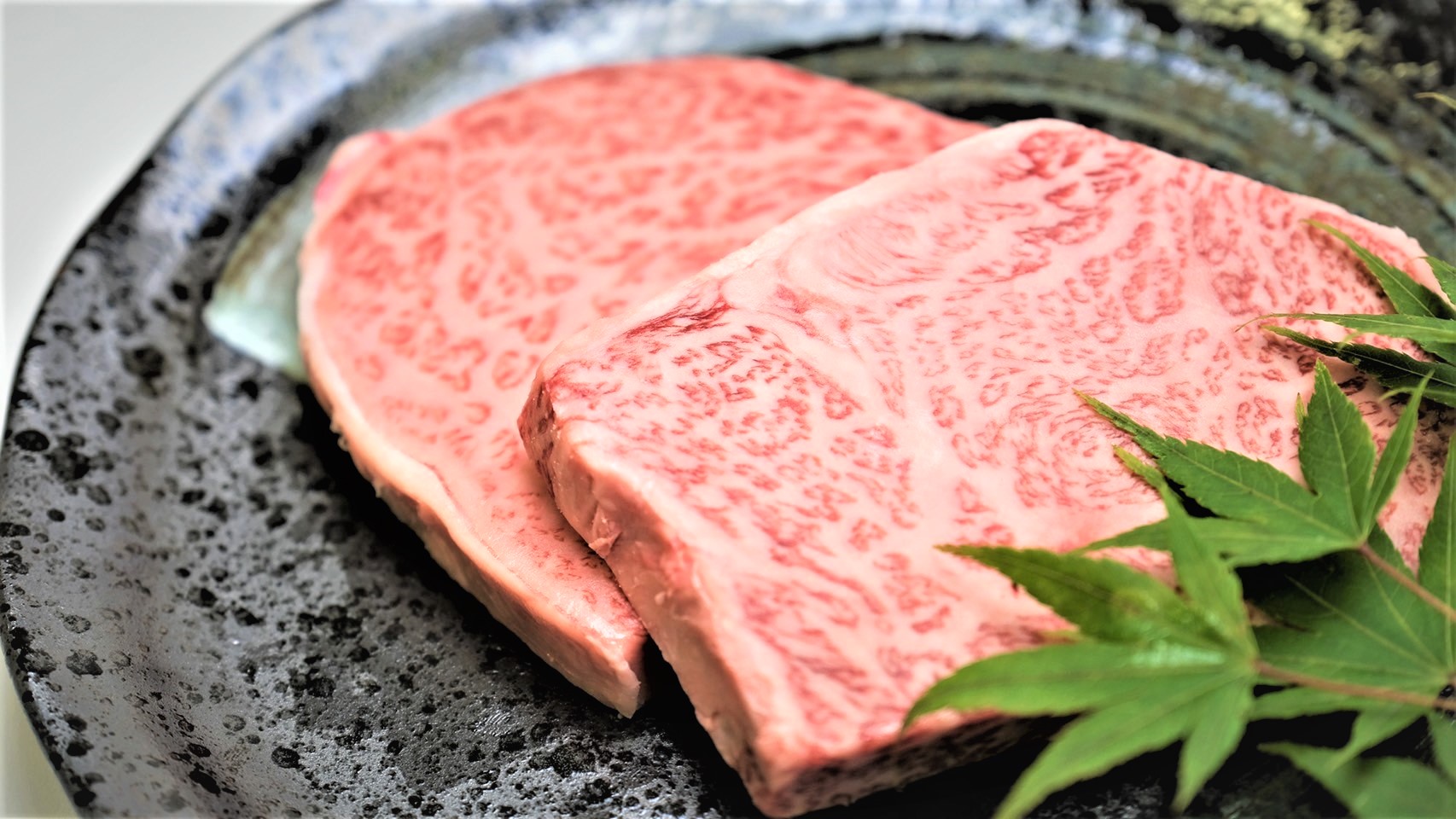 いわて南牛 リブロース 合計300g A3等級以上 【全国肉用牛枝肉共励会最優秀賞受賞】/ 肉 にく 牛肉 和牛 黒毛和牛 ブランド牛 国産 国産牛 焼肉 ロース ステーキ 霜降り【kry000】