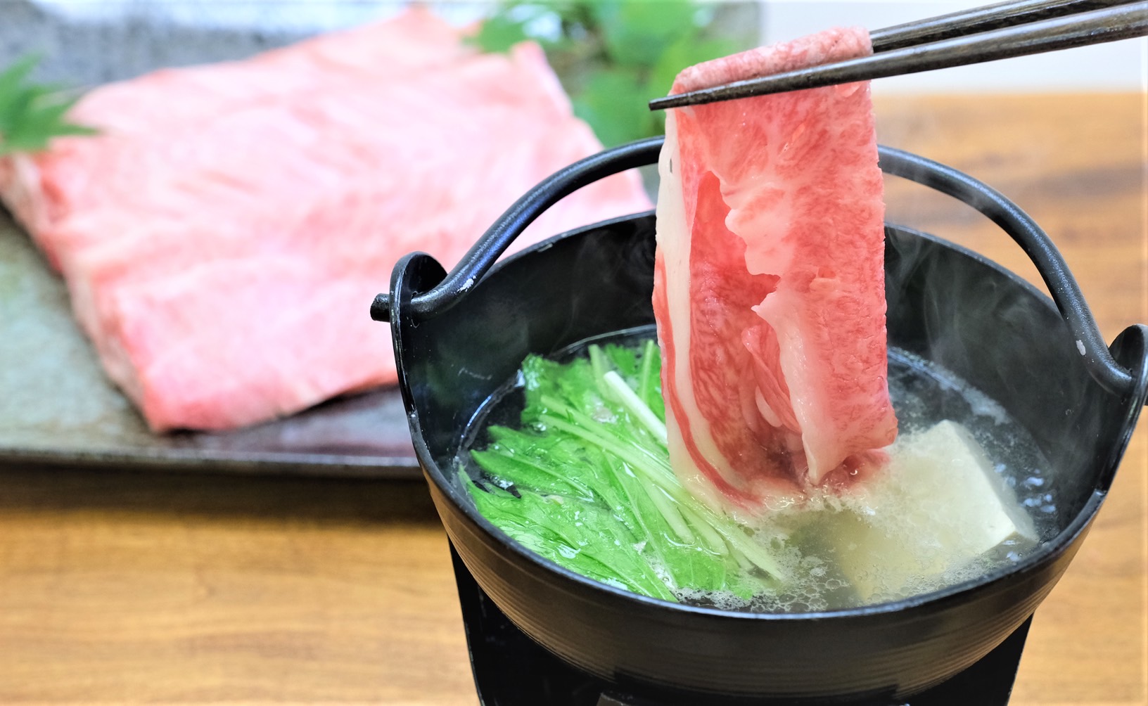 いわて南牛 もも肉スライス 500g A3等級以上 【全国肉用牛枝肉共励会最優秀賞受賞】/  肉 にく 牛肉 和牛 黒毛和牛 ブランド牛 国産 国産牛 しゃぶしゃぶ すき焼き 鍋 お鍋 スライス 薄切り 霜降り【kry308-iwate-500B】