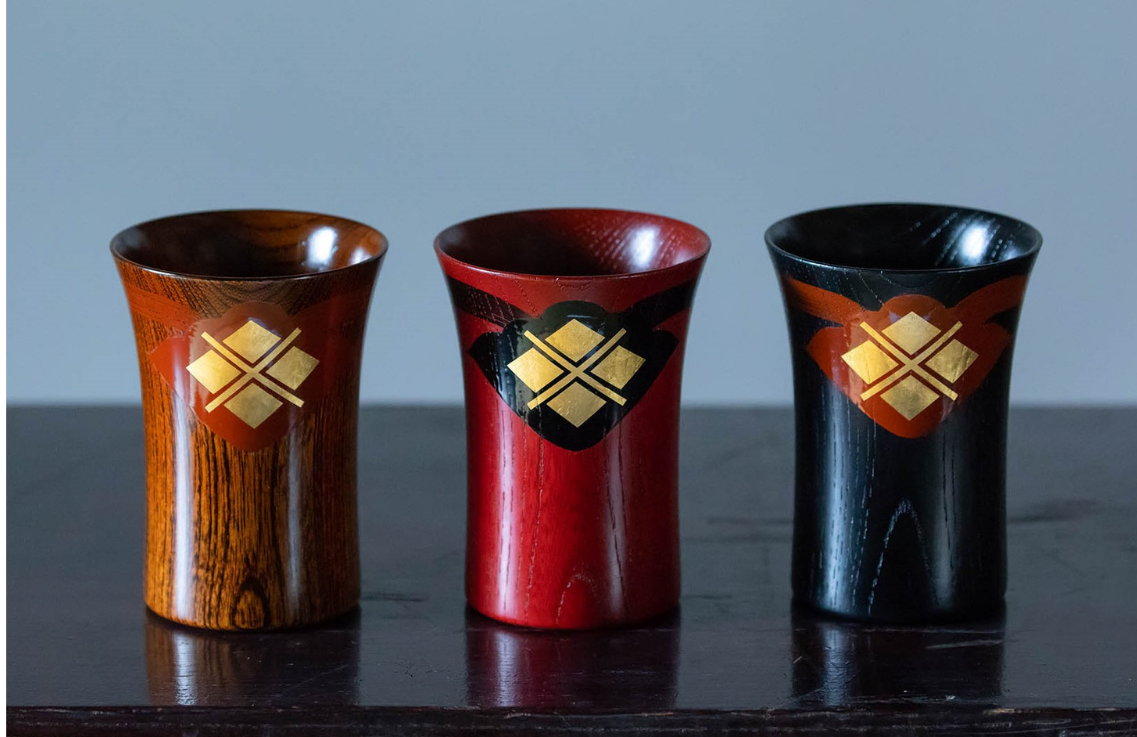 秀衡カップ2個　(黒・木目) / 漆器 お酒 ジュース おちょこ ぐいのみ グラス 食器 漆塗 うるしぬり 手塗り 木製 伝統工芸品 和 お正月 高級 結婚 新築祝い お祝い 贈答 贈り物 プレゼント ギフト 香典返し お返し おもてなし【ocy924-cup-2-k-w】