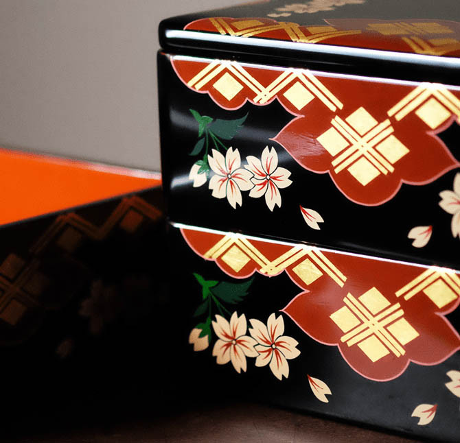 秀衡塗　秀衡さくら重(3段・7寸) / 漆器 食器 重箱 お重 漆塗 うるしぬり 手塗り 木製 伝統工芸品 和 お正月 おせち 高級 結婚 新築祝い お祝い 贈答 贈り物 プレゼント ギフト 香典返し お返し おもてなし【ocy925-ojyu-sak-3A】