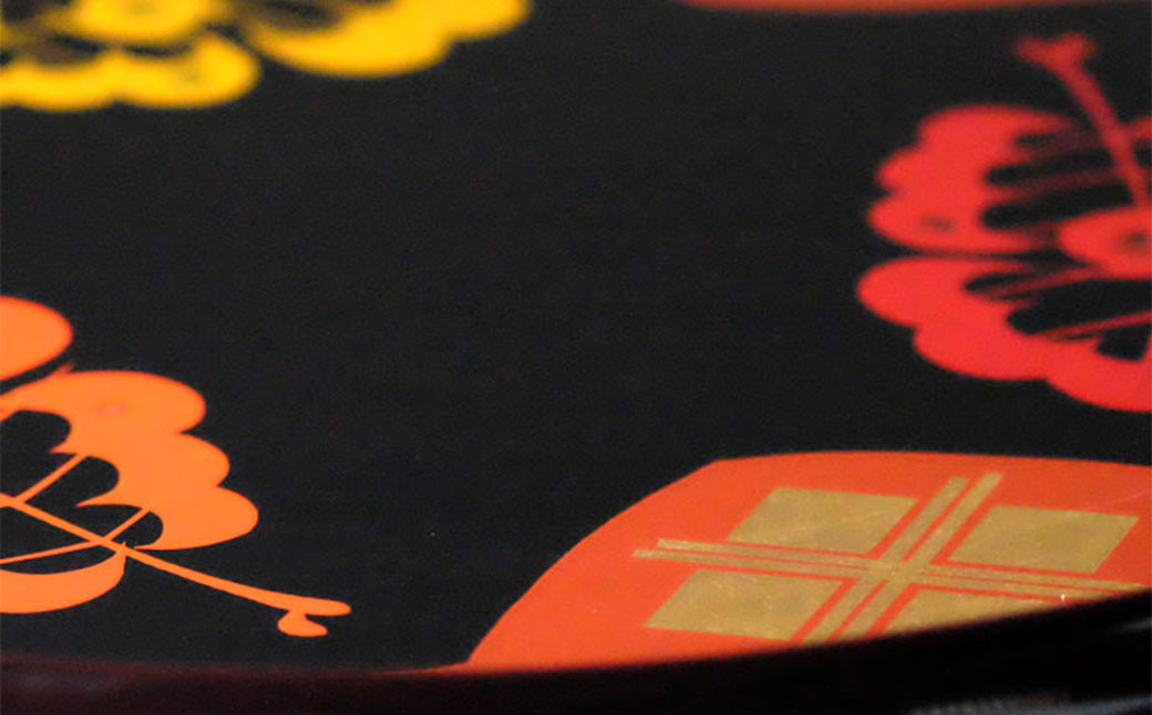 秀衡塗　丸盆　30㎝　柏紋 / 漆器 食器 お盆 漆塗 うるしぬり 手塗り 木製 伝統工芸品 和 お正月 高級 結婚 新築祝い お祝い 贈答 贈り物 プレゼント ギフト 香典返し お返し おもてなし【ocy925-r-kas-30-1】