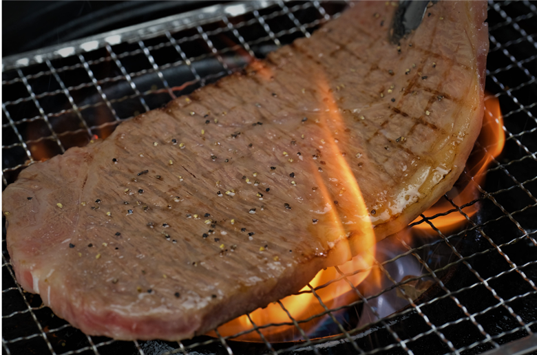 いわて南牛 サーロインステーキ 200g A3等級以上 【全国肉用牛枝肉共励会最優秀賞受賞】/ 肉 にく 牛肉 和牛 黒毛和牛 ブランド牛 国産 国産牛 サーロイン ステーキ 鉄板焼き 鉄板焼 霜降り【kry300-iwate-200B】