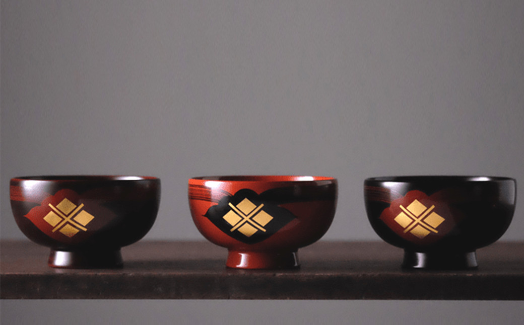 汁椀　花塗り　秀衡一つ雲　2個（朱2個） / 漆器 お椀 吸い物椀 おわん 食器 ペア 夫婦椀 漆椀 漆塗 うるしぬり 手塗り 木製 伝統工芸品 和 お正月 高級 結婚 新築祝い お祝い 贈答 贈り物 プレゼント ギフト 香典返し お返し おもてなし【ocy915-hit-2-r-rA】