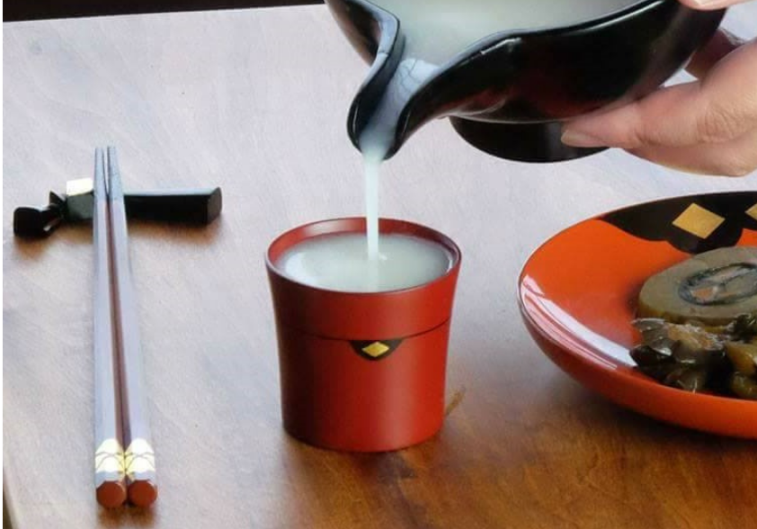 栃ぐいのみ１個　(朱) / 漆器 お酒 おちょこ ぐいのみ グラス 食器 漆塗 うるしぬり 手塗り 木製 伝統工芸品 和 お正月 高級 結婚 新築祝い お祝い 贈答 贈り物 プレゼント ギフト 香典返し お返し おもてなし【ocy924-gui-1-rA】