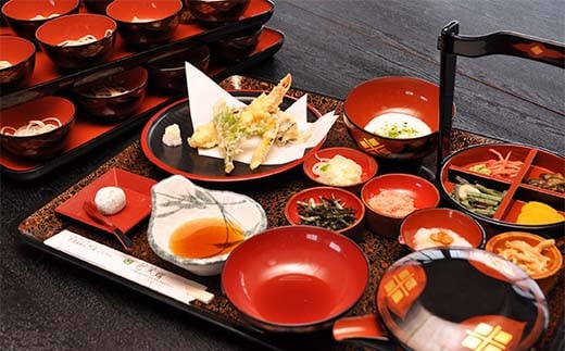 盛り出し式平泉わんこそば(特)食事券 / 平泉 観光 グルメ わんこそば 蕎麦 更科そば 元祖盛り出し式 名物 ご当地料理 天ぷら 食事券 利用券【bas911-sb-1】