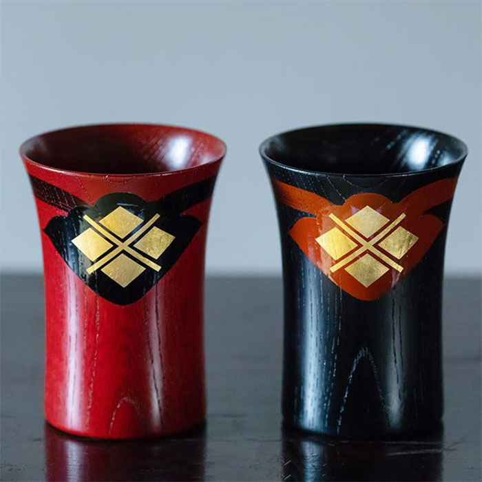 秀衡カップ2個　(朱・黒) / 漆器 お酒 ジュース おちょこ ぐいのみ グラス 食器 漆塗 うるしぬり 手塗り 木製 伝統工芸品 和 お正月 高級 結婚 新築祝い お祝い 贈答 贈り物 プレゼント ギフト 香典返し お返し おもてなし【ocy924-cup-2-r-k】