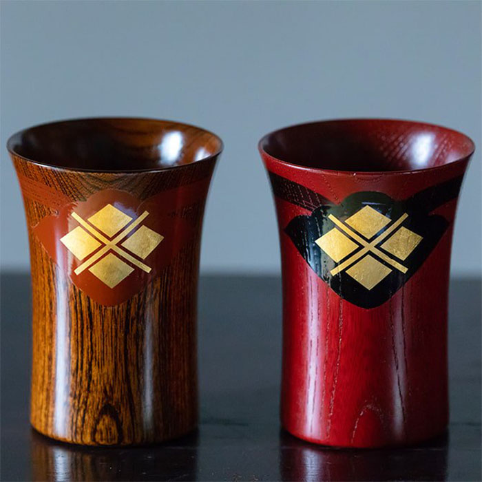 秀衡カップ2個　(朱・木目) / 漆器 お酒 ジュース おちょこ ぐいのみ グラス 食器 漆塗 うるしぬり 手塗り 木製 伝統工芸品 和 お正月 高級 結婚 新築祝い お祝い 贈答 贈り物 プレゼント ギフト 香典返し お返し おもてなし【ocy924-cup-2-r-w】