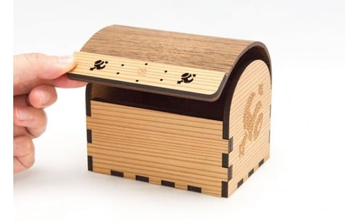 【打ち出の小箱】1個（内寸：幅10.8cm、奥行き8.7cm、高さ8.7cm）