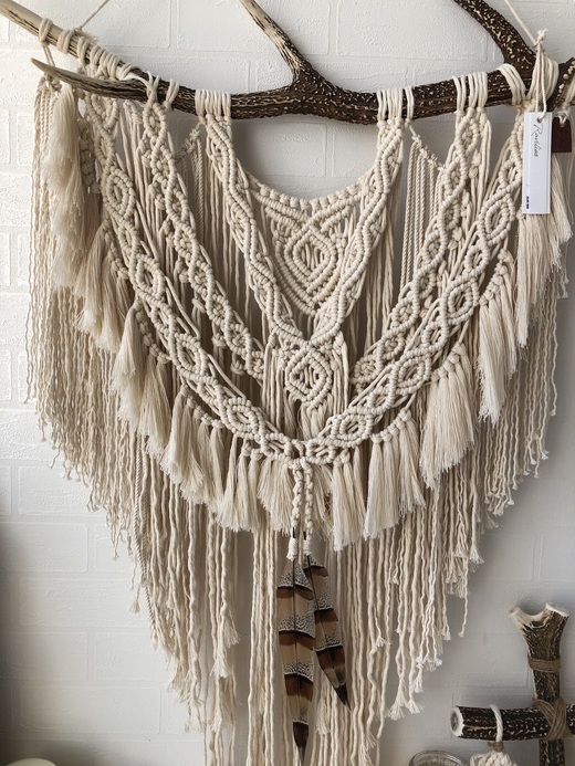 鹿の角を使ったマクラメタペストリー#B(縦：96cm×横(角)：59cm)