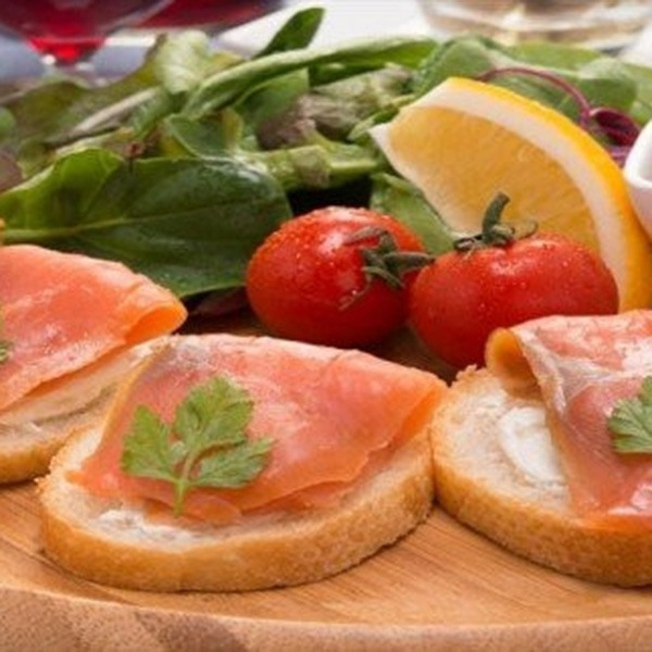 【苫屋の燻製】牡蠣燻製オイル漬デュエットC（山椒オイルS120g×1個 柚子オイルS120g×1個 ★サケ・マス冷燻製S40g×1個★ アラカルト10g×6個入り1セット）