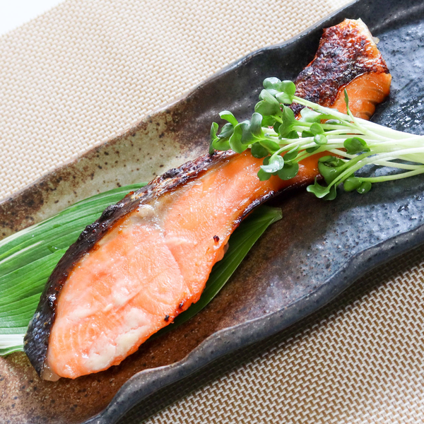 【大槌サーモン】銀鮭 3種 詰合せ 計10切 (西京漬 粕漬 塩)【すごい品掲載】※数量限定※｜サーモン国産 サーモン切り身 冷凍 小分け 詰め合わせ セット ご当地サーモン 国産 食べ比べ