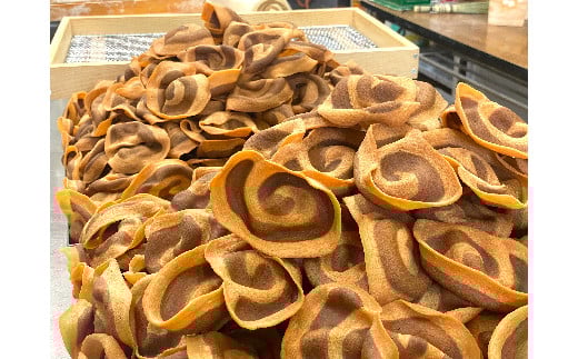 かりんとう （シロ・クロ） 各10枚×2種 【くりっこ屋菓子店】三陸山田 山田町 うずまきかりんとう せんべい 和菓子 和スイーツ 郷土菓子 岩手かりんとう  YD-668