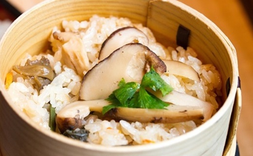 岩手県産 天然松茸 約130g 北三陸 国産 厳選