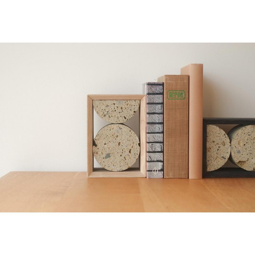 センダイフォルム ブックエンド02 ブラック【雑貨 日用品 文房具 ブックエンド インテリア デザイン 収納 オフィス 家庭 書斎 整理 整頓 モダン シンプル コンパクト 人気 便利 プレゼント ギフト 机上 知的 文房具 用品ステーショナリー】