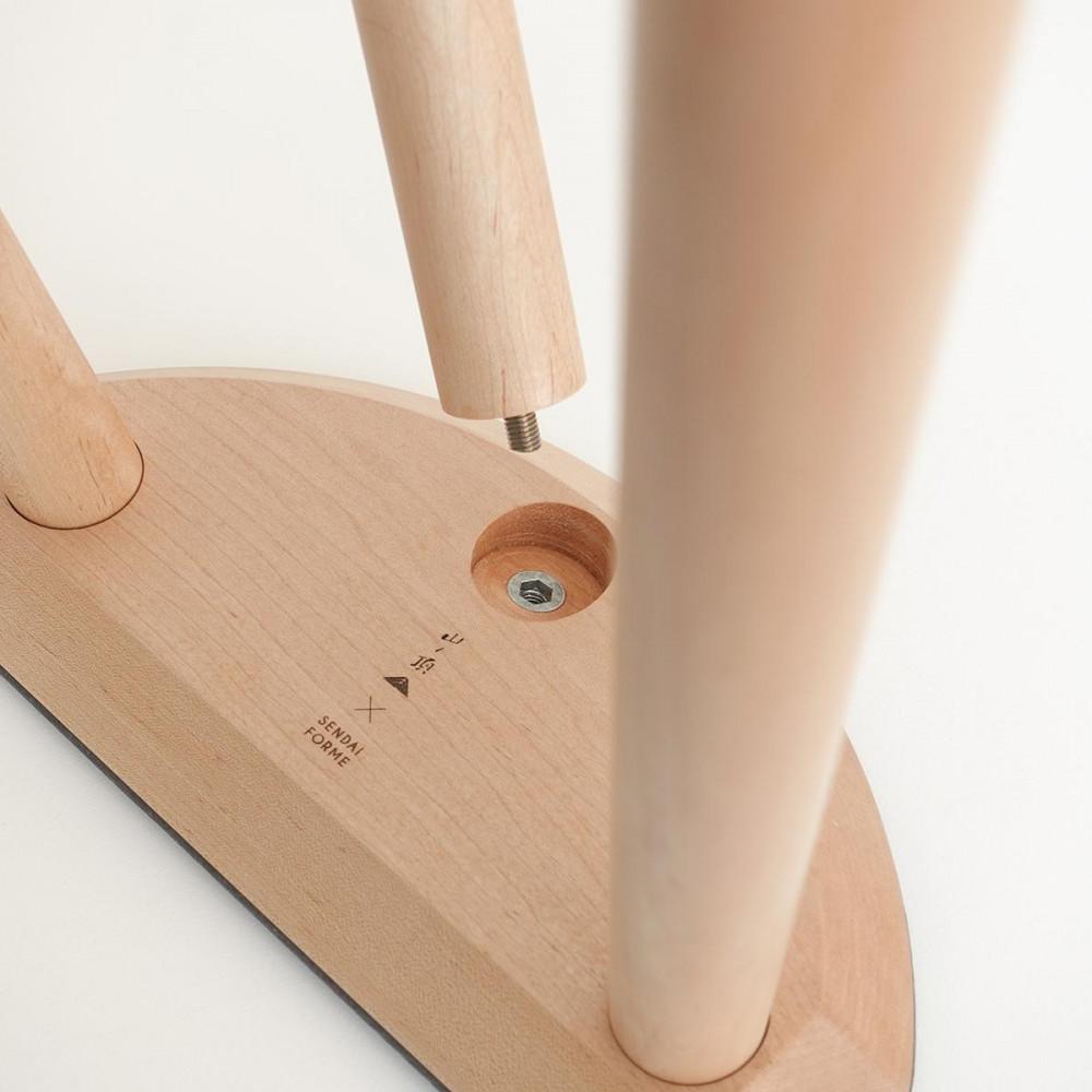 センダイフォルム×山ノ頂 シカガワスツール 鹿革 550 炭色【アウトドアグッズ 家具 工芸品 スツール 鹿革 人気 和装 インテリア ファニチャー クラフト 民芸品 仙台市 チェア デザイン 和風 伝統的 自然素材 エコフレンドリー リビング ダイニング】