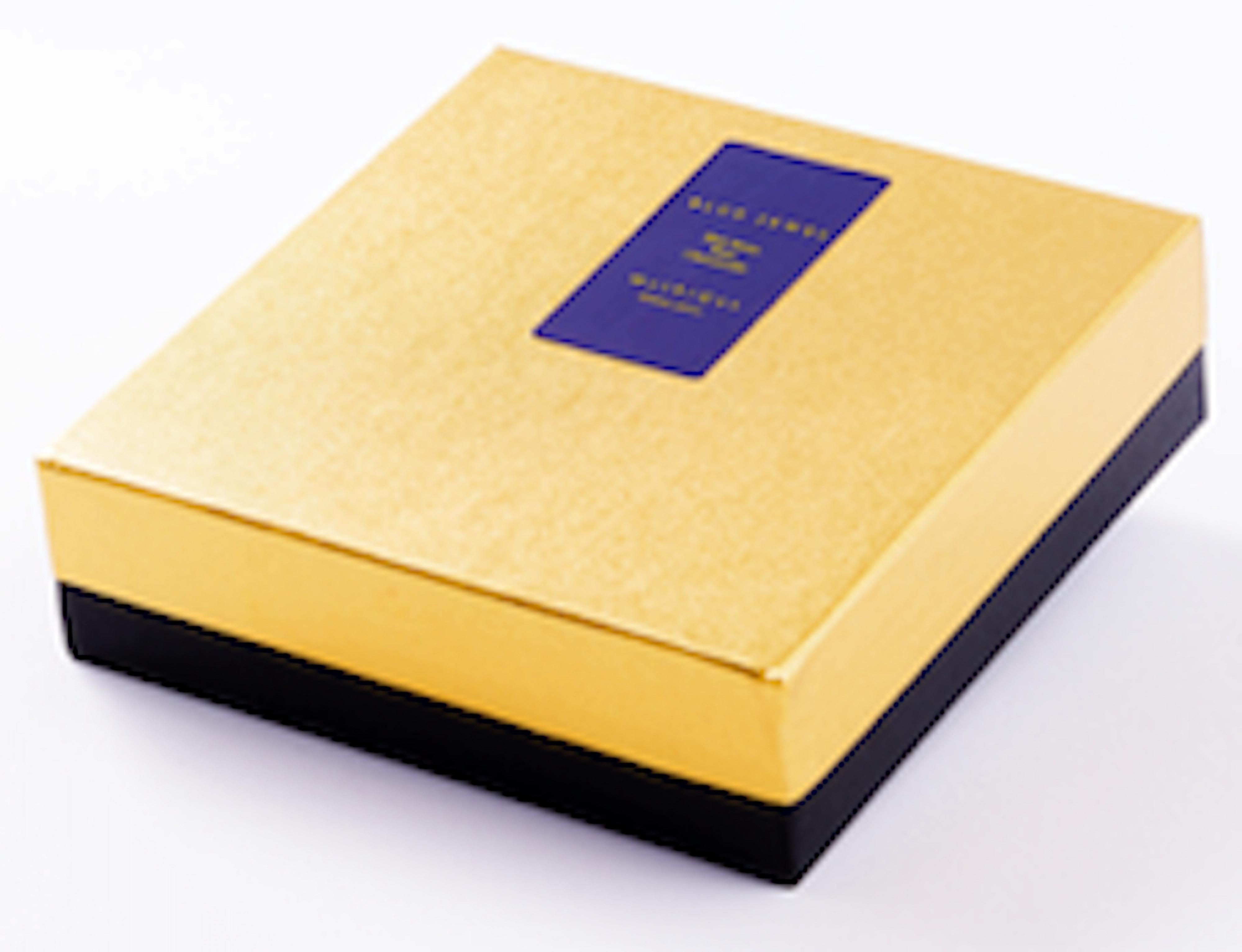 Blue Jewel ブルージュエル - Gift Box of 9 piece -　【お菓子・チーズケーキ・ブルーの輝き・宝石・スイーツ・レアチーズケーキ・ヨーグルト・濃厚・ホワイトチョコレート・ブルーベリー味】