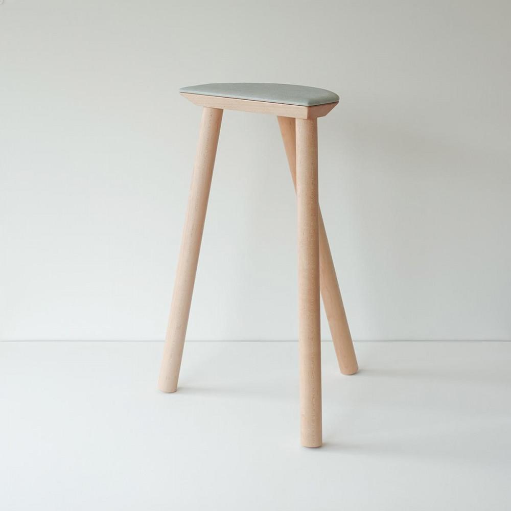 センダイフォルム×山ノ頂 シカガワスツール 鹿革 550 銀鼠【アウトドアグッズ 家具 工芸品 スツール 鹿革 人気 和装 インテリア ファニチャー クラフト 民芸品 仙台市 チェア デザイン 和風 伝統的 自然素材 エコフレンドリー リビング ダイニング】