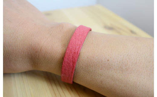 石巻産 野生の鹿革ブレスレット（レッド）