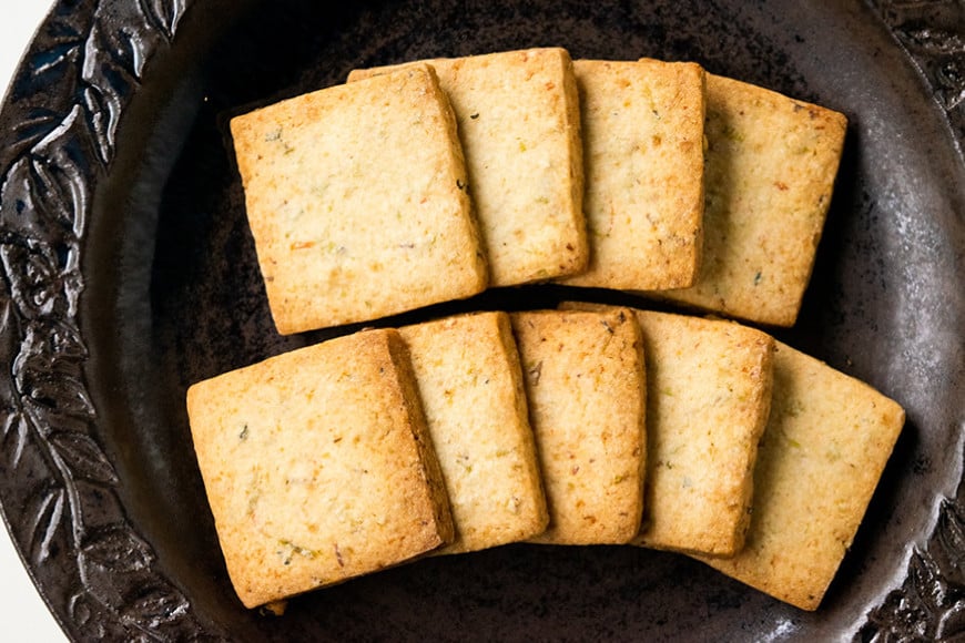 SAIKICHI BUTTER COOKIE 缶入り 32枚（2種類・各16枚） [斉吉商店 宮城県 気仙沼市 20563877] お菓子 スイーツ クッキー バタークッキー 缶 詰め合わせ 洋菓子 つまみ 塩バター チーズ