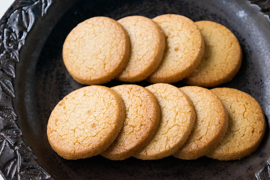 SAIKICHI BUTTER COOKIE 缶入り 32枚（2種類・各16枚） [斉吉商店 宮城県 気仙沼市 20563877] お菓子 スイーツ クッキー バタークッキー 缶 詰め合わせ 洋菓子 つまみ 塩バター チーズ