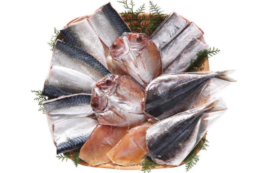 凍眠市場 三陸沖産 干物セットC 5種 計1.9kg ( さば 300g×3 アジ 150g×2 タイ150g×2 タチウオ 200g エイヒレ 100g×2） [シャディ 宮城県 気仙沼市 20564017] 冷凍