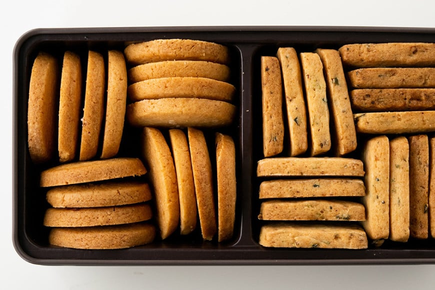 SAIKICHI BUTTER COOKIE 缶入り 32枚（2種類・各16枚） [斉吉商店 宮城県 気仙沼市 20563877] お菓子 スイーツ クッキー バタークッキー 缶 詰め合わせ 洋菓子 つまみ 塩バター チーズ