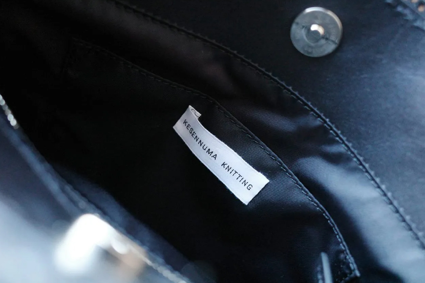 【気仙沼ニッティング】 ニットバッグ 神奈川沖浪裏 [気仙沼ニッティング 宮城県 気仙沼市 20565623]