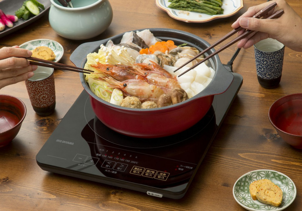 IHコンロ 薄型IHコンロ アイリスオーヤマ ブラック 1400w ihコンロ IHクッキングヒーター IH調理 調理 クッキング 電気コンロ 家電 台所 食卓 一人暮らし 安全 料理 加熱 食事 火力 鍋 ブラック 電気 家電 おすすめ 人気 アイリス IHC-T43-B