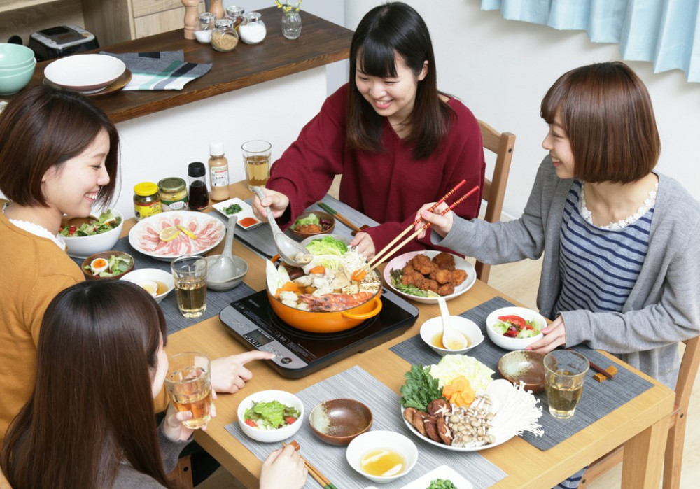 IHコンロ 1口 卓上IHコンロ 1400W 対面操作式 アイリスオーヤマ 火力7段階 火力調節 お手入れ簡単 対面スイッチ付き IHC-T61 ブラック