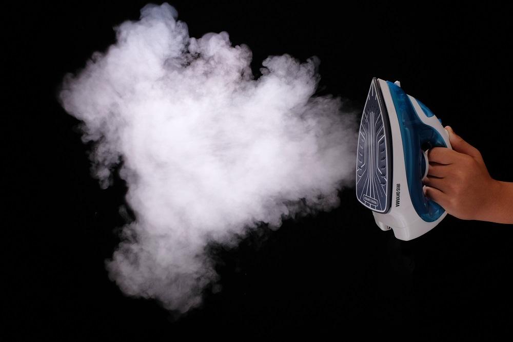 アイロン コードレス ケース付 スチーム セラミックコート ケース付きコードレスアイロン アイリスオーヤマ 家電 電化製品 家庭用 持ち運び セラミック IRN-CL18CC-LA