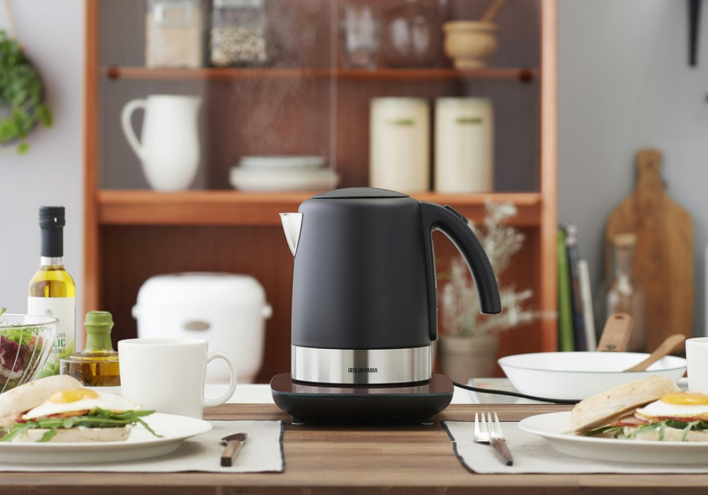 デザインケトル 温度調節付 ブラック IKE-D1000T-B 電気ケトル 電気ポット ポット お湯 湯沸し 湯沸かし ゆわかし 電気ケトル 湯沸し 沸騰 紅茶 珈琲 茶 お茶 沸かす 熱湯 アイリスオーヤマ