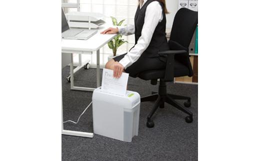 シュレッダー クロスカット 6枚同時細断 アイリスオーヤマ CD対応 A4用紙 家庭用 細断 セキュリティP6HC ホワイト