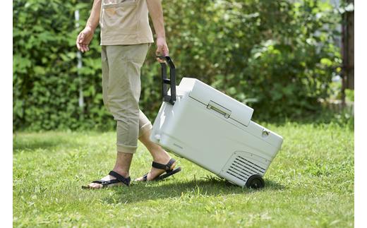 冷蔵庫 冷凍庫 保温 冷温庫 26L ポータブル -20～60℃ バッテリー搭載 急速モード搭載 幅66.6cm 充電式ポータブル冷温庫 アイリスオーヤマ 自動温度コントロール キャスター付き 急速モード アウトドア キャンプ ポータブル 節電 IPDW-B3A-W ホワイト