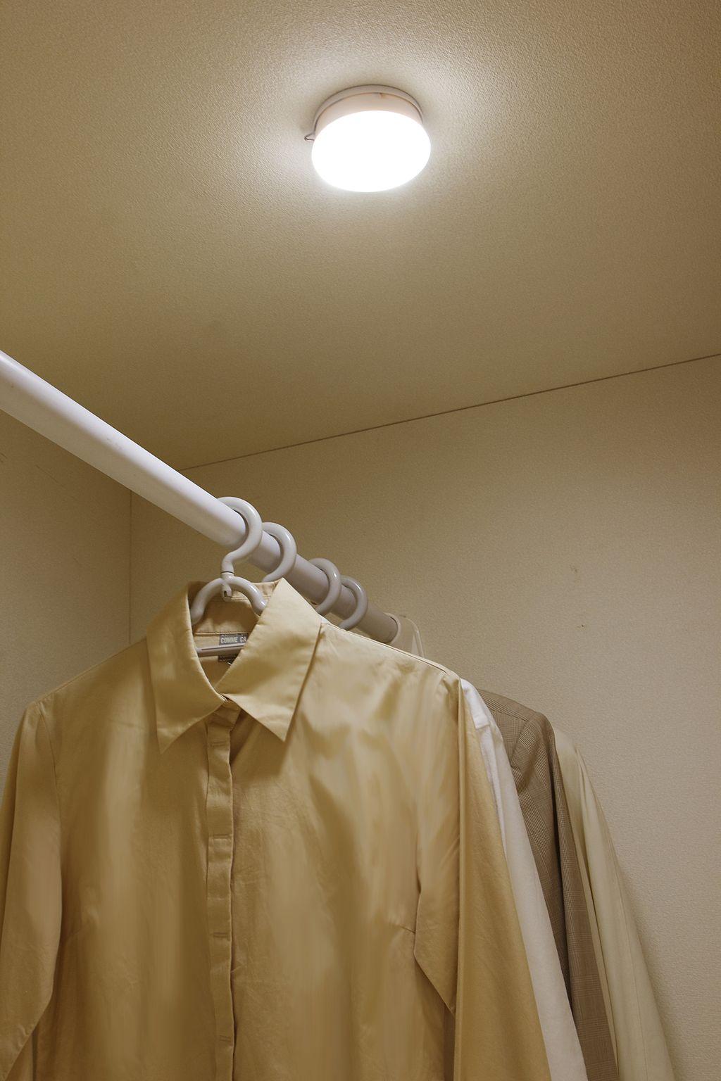 照明 乾電池式LEDセンサーライト マルチタイプ 電球色 BSL40ML-WV2