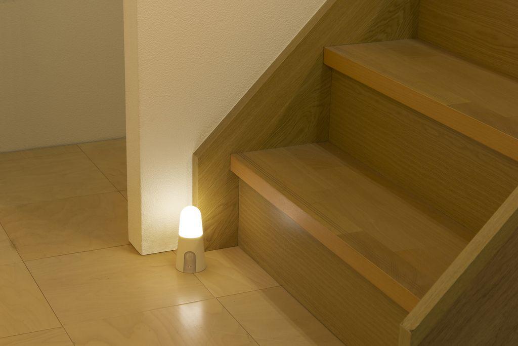 照明 乾電池式LEDセンサーライト スタンドタイプ 電球色 BSL40SL-WV2