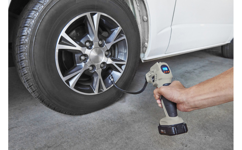 充電式エアコンプレッサ 10.8V アイリスオーヤマ 家電 電化製品 家庭用 ノズル3種類 充電式 パワフル USB 空気圧測定 オートストップ JAC10TC サンドベージュ