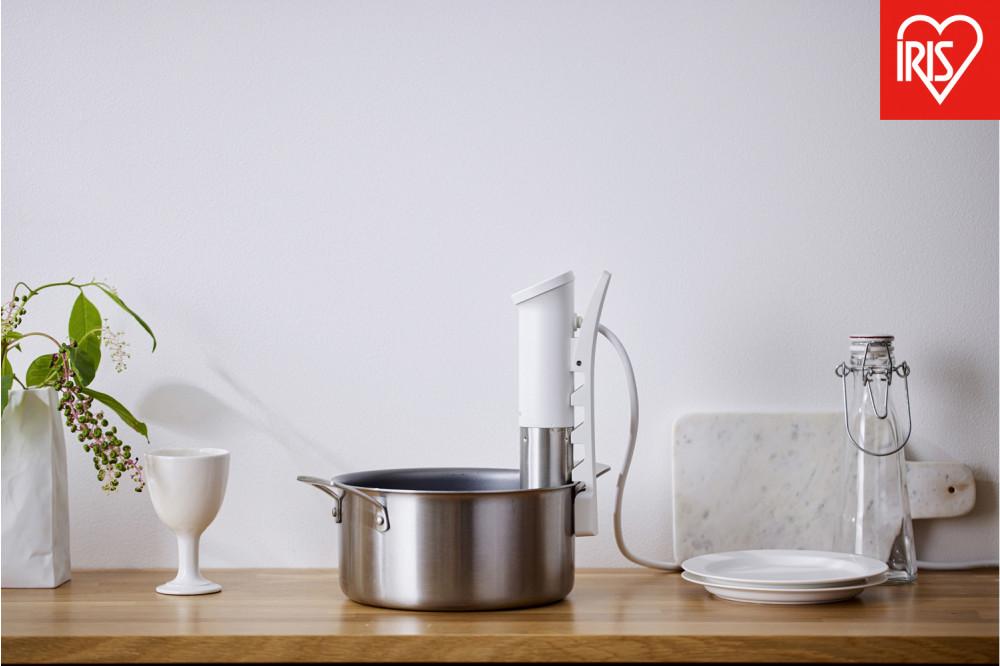 低温調理器 アイリスオーヤマ オフホワイト 低温調理 低温 調理器 コンパクト スリム 肉 魚 野菜 果物 スイーツ 防水機能 業務用 シンプル 簡単 便利 簡単温度設定 おすすめ 人気 アイリス LTC-04-W