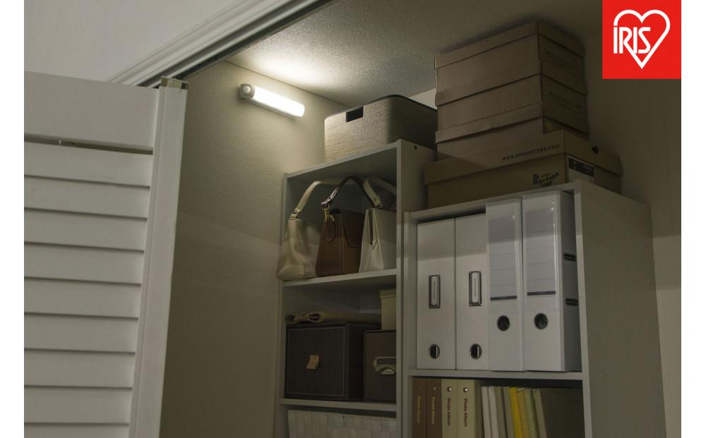 照明 乾電池式LEDセンサーライト ウォールタイプ 昼白色 BSL40WN-WV2